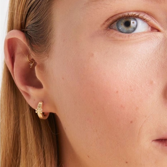 New Auth TORY BURCH ICON HUGGIE EARRINGS in Gold on TB Earring Card - Picture 12 of 12